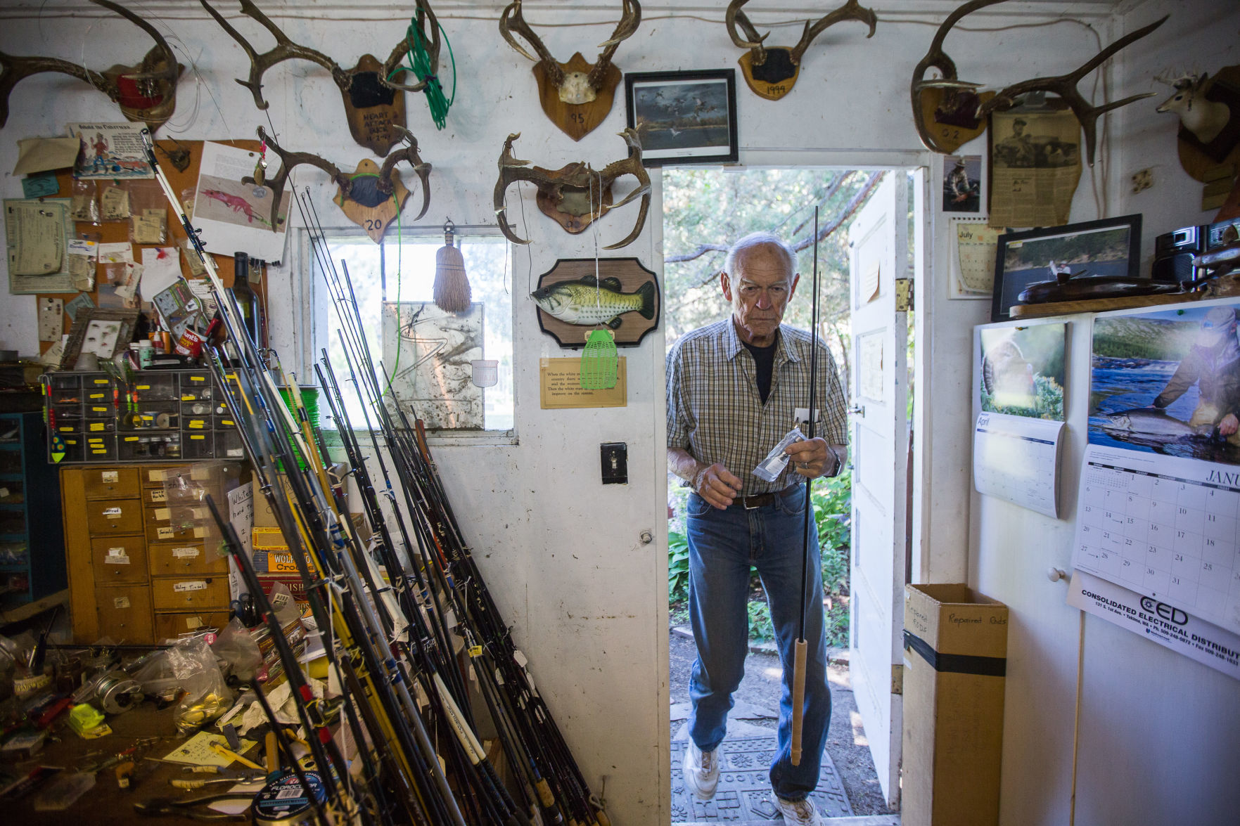 Fishing pole repairman